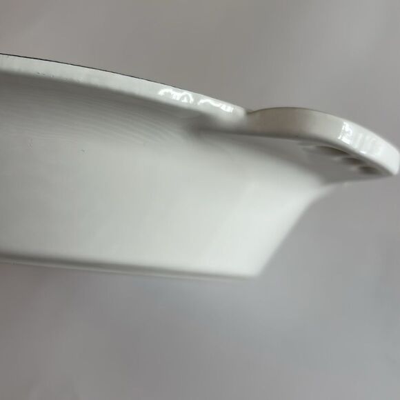 ih White Round Enameled Cast Iron Double Handled Pie Pan 10” - Picture 5 of 9